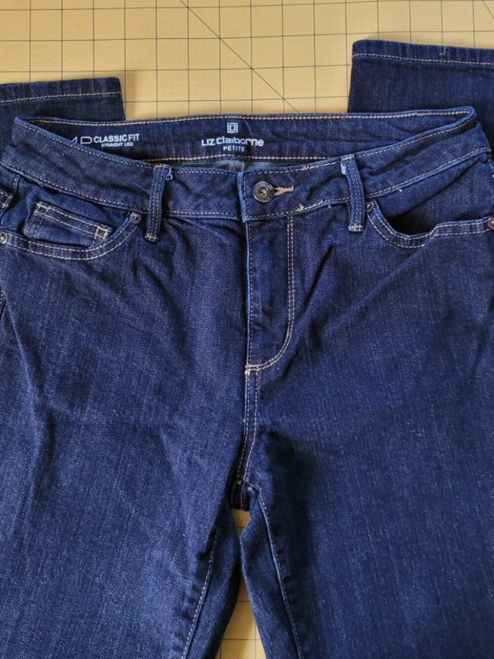 Liz Clairborne Classic Straight Fit Jeans Size 4 Petite
